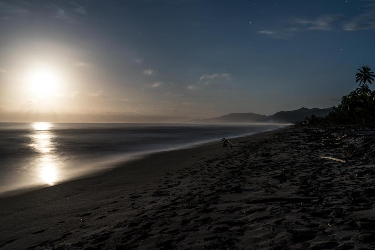 Los Hermanos Beach Hostal Guachaca Екстериор снимка